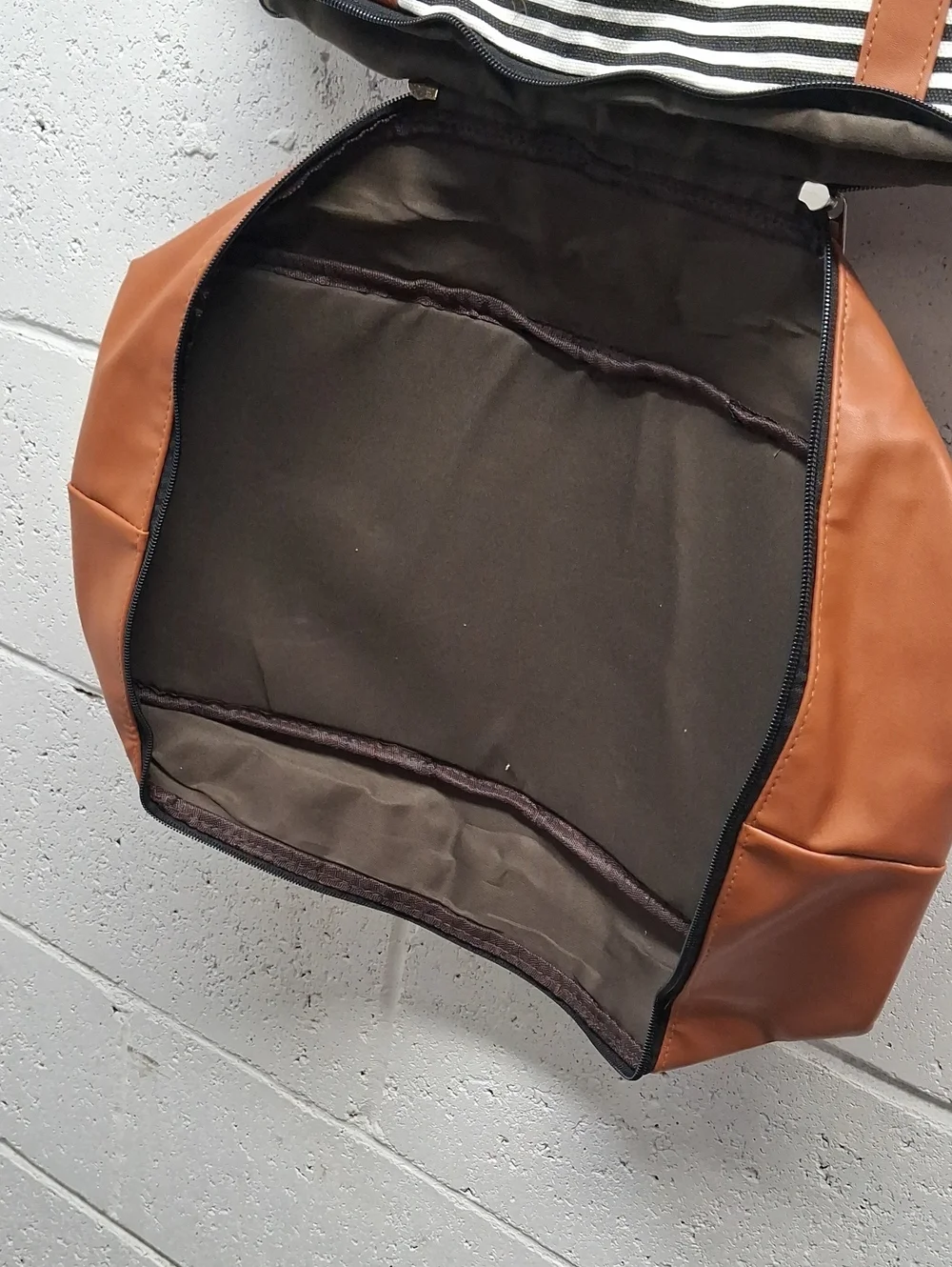 NWT Weekender Bags Duffel Bags with Shoe Compartment Overnight Carry on Blk,whte